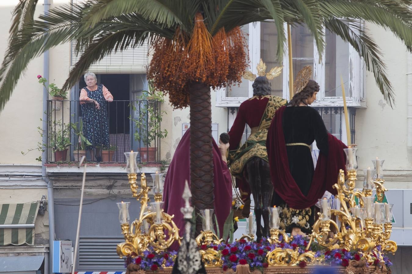 Pollinica sale en procesión por las calles de Málaga 2017