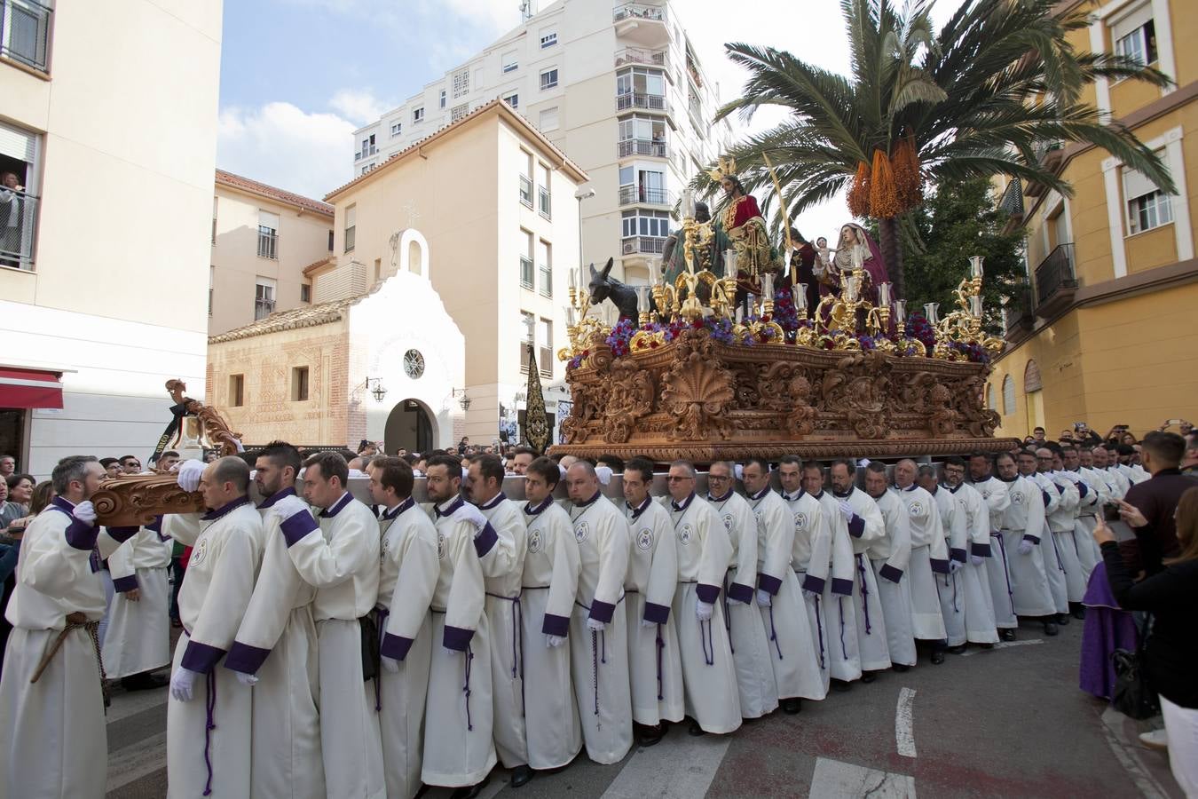 Pollinica sale en procesión por las calles de Málaga 2017