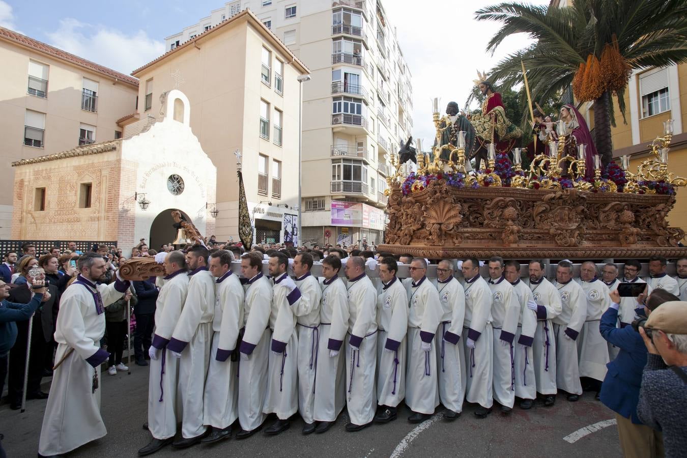 Pollinica sale en procesión por las calles de Málaga 2017