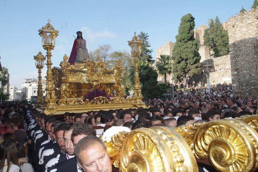 Estudiantes procesiona por Málaga