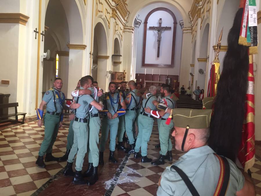 Así viven los legionarios el traslado del Cristo de la Buena Muerte