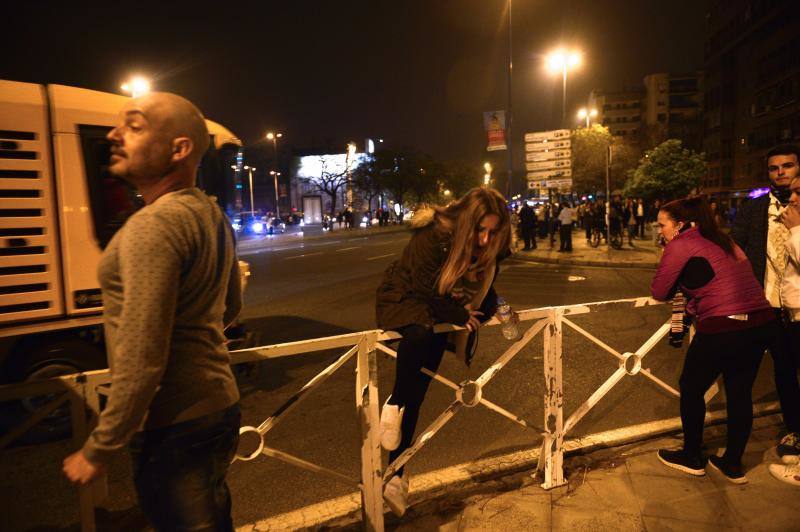 Fotos de la estampida y el pánico en la Madrugá de Sevilla