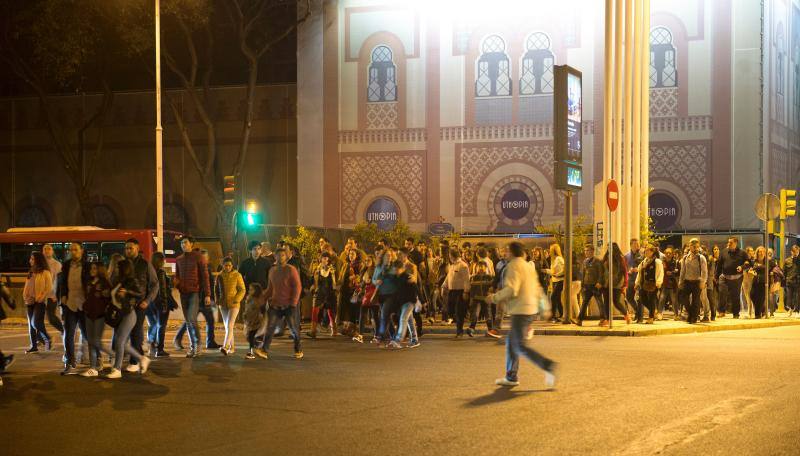 Fotos de la estampida y el pánico en la Madrugá de Sevilla