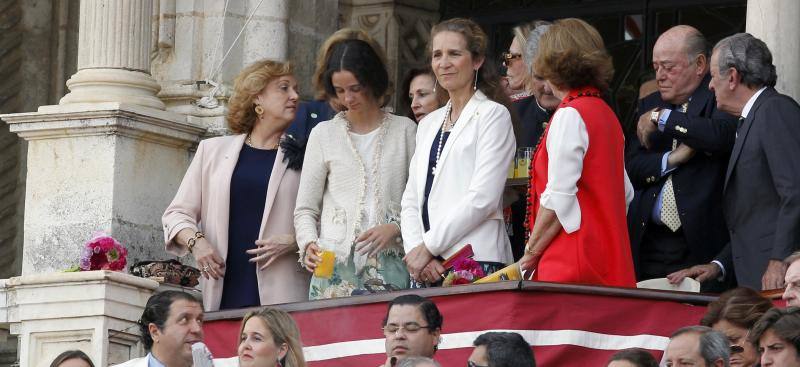 Famosos en la corrida del Domingo de Resurección en Sevilla