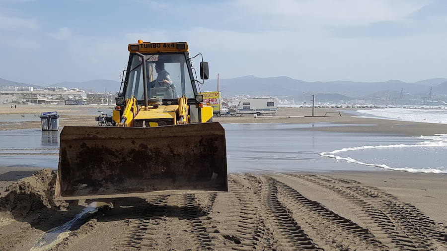 Los efectos del temporal de levante en las playas de Málaga