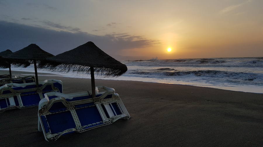 Los efectos del temporal de levante en las playas de Málaga