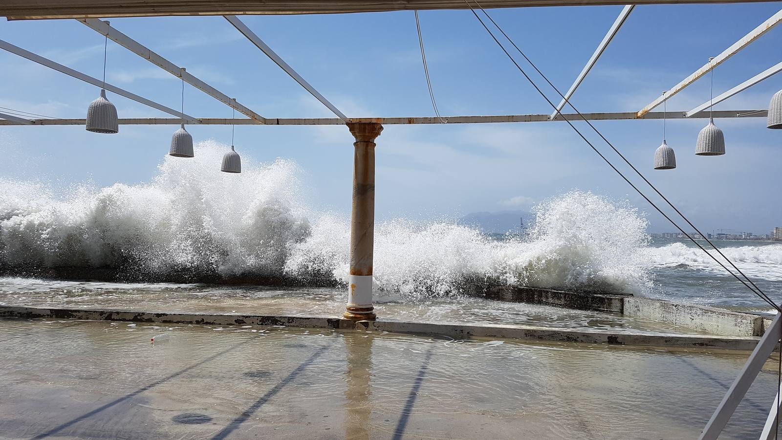 Los efectos del temporal de levante en las playas de Málaga