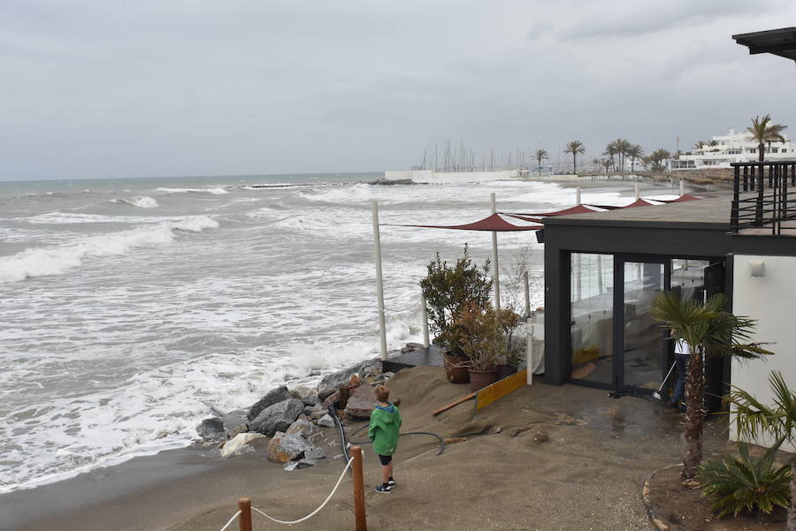 En La Venus, el avance del mar ha borrado la arena. / Josele-Lanza. 