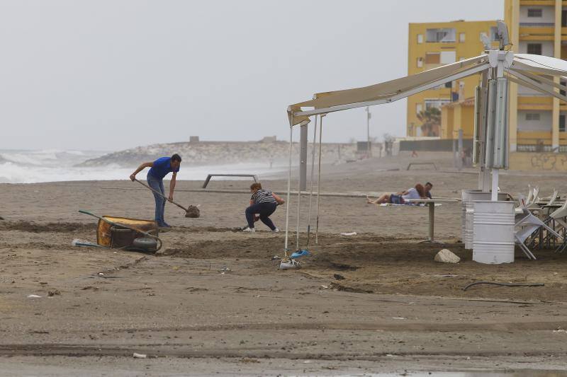 Fotos de los efectos del temporal en las playas de Málaga capital