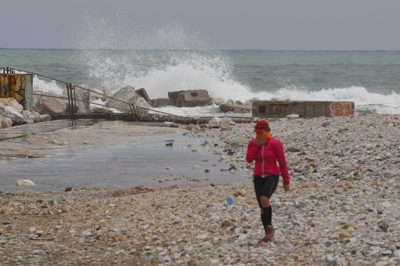 Fotos de los efectos del temporal en las playas de Málaga capital