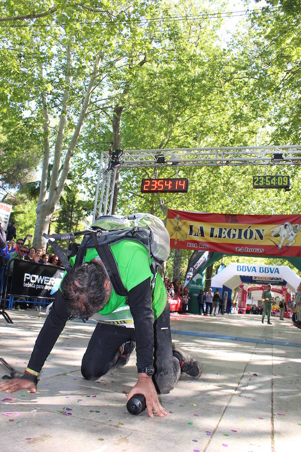 Fotos de los últimos participantes en los 101 kilómetros de la Legión de Ronda