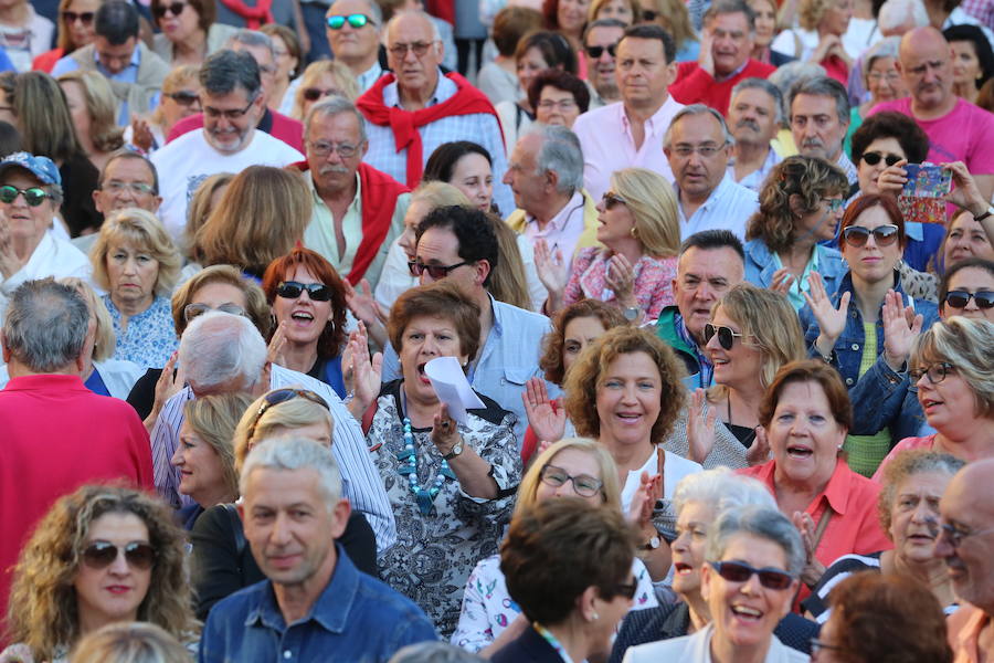 Fotos de la concentración en Málaga por el proyecto de Antonio Banderas
