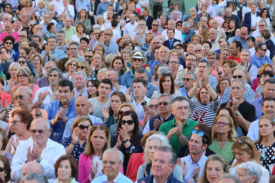 Fotos de la concentración en Málaga por el proyecto de Antonio Banderas