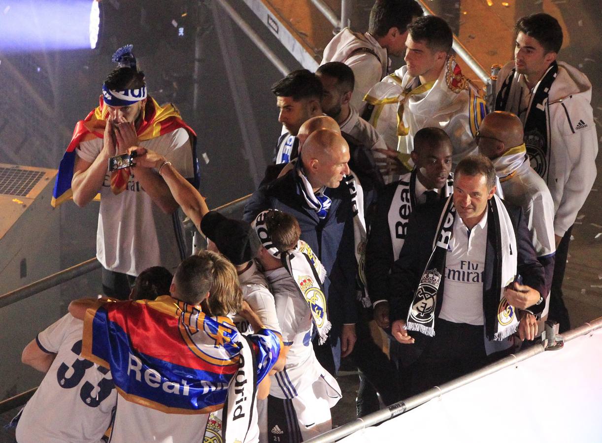 El Real Madrid celebra su 33ª Liga en Cibeles