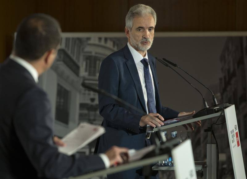 Fotos del coloquio con el consejero andaluz de Salud, Aquilino Alonso