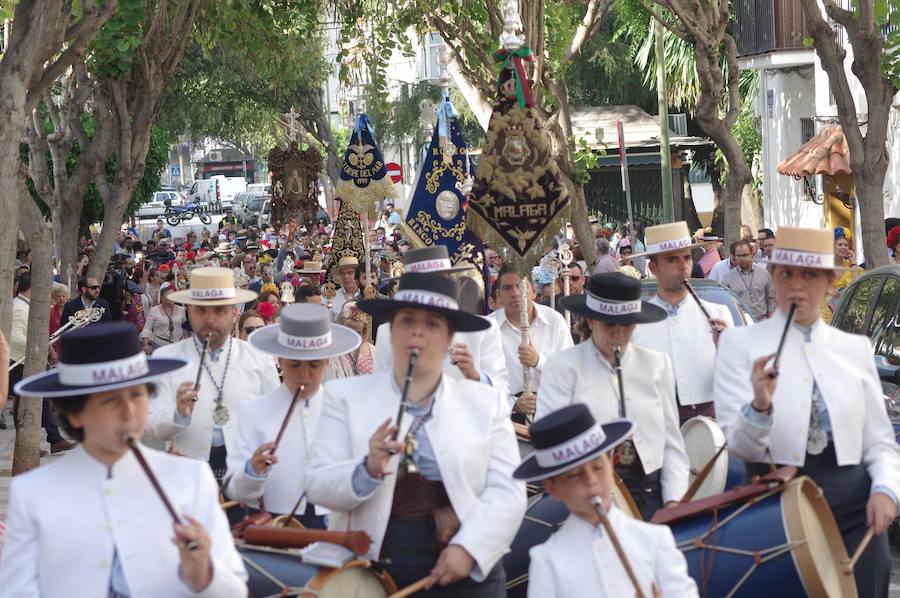 La salida de la Hermandad del Rocío de Málaga, en imágenes