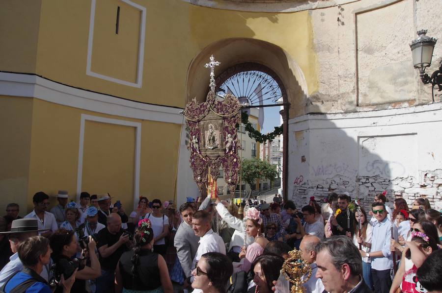 La salida de la Hermandad del Rocío de Málaga, en imágenes