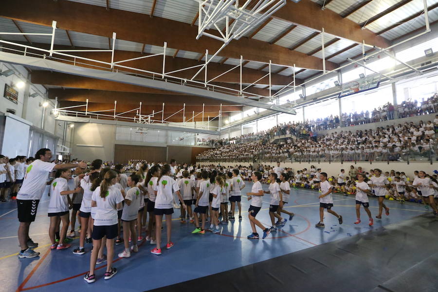 Damián Quintero enciende el pebetero de la Deportiada