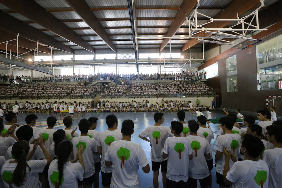 Damián Quintero enciende el pebetero de la Deportiada