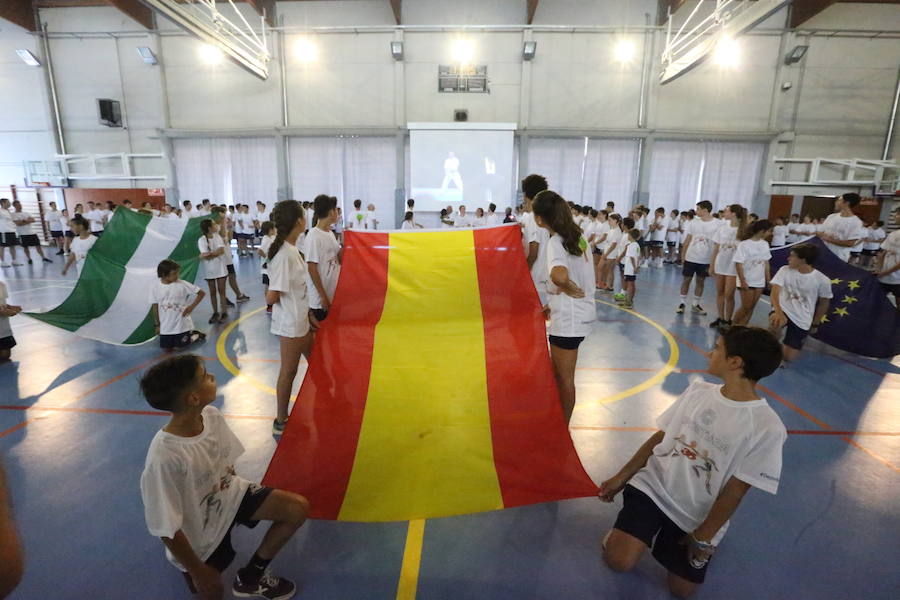 Damián Quintero enciende el pebetero de la Deportiada
