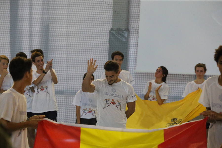 Damián Quintero enciende el pebetero de la Deportiada