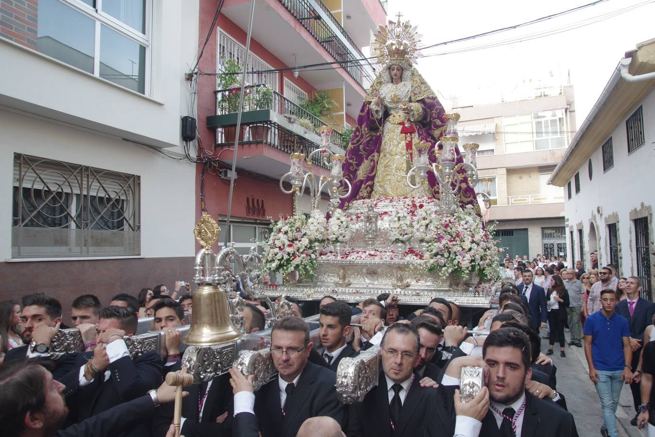 Cinco traslados y una procesión hacen un sábado cofrade