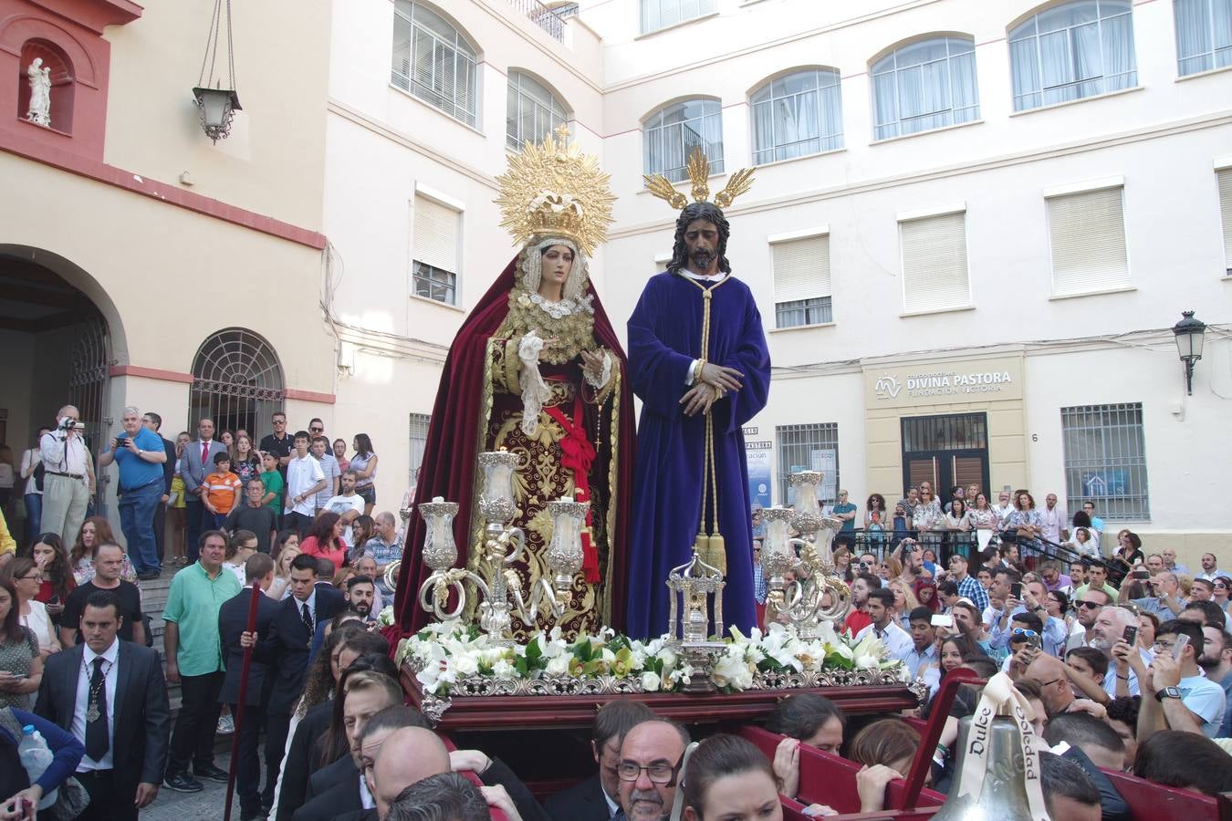 Cinco traslados y una procesión hacen un sábado cofrade