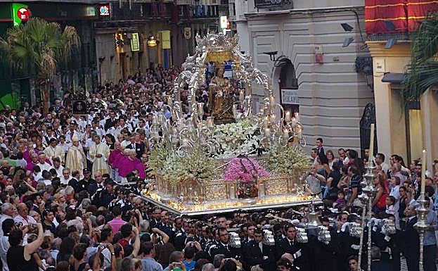 Imagen de archivo de la procesión de la Virgen de la Victoria.