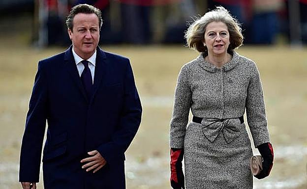 Theresa May, con el primer ministro británico, David Cameron. 