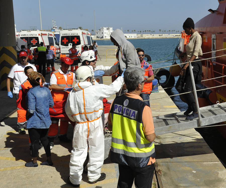 Llegan al puerto de Málaga 94 inmigrantes