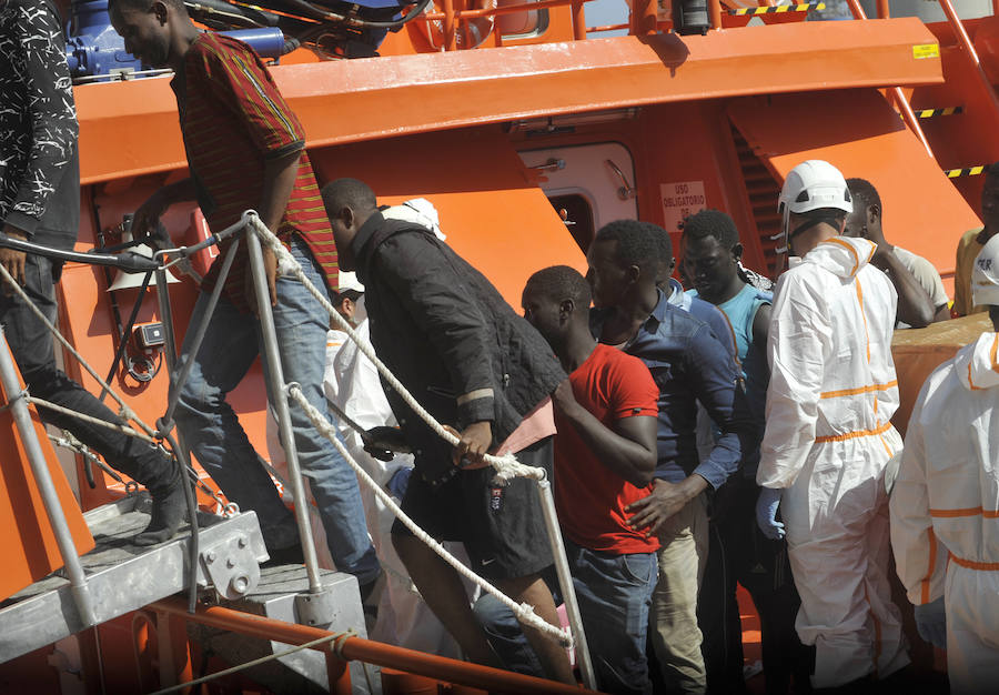 Llegan al puerto de Málaga 94 inmigrantes