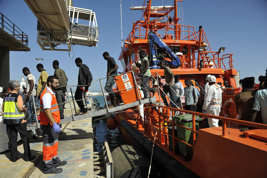 Llegan al puerto de Málaga 94 inmigrantes