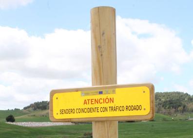 Imagen secundaria 1 - Laguna de Toro | Aviso de paso por carreteras transitadas por vehículos | Buena parte del recorrido es llana