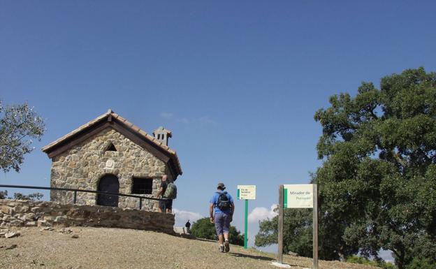 Imagen principal - Mirador de Pocopán | Vistas desde Pocopán | En esta ruta se puede disfrutar de un espeso bosque mediterráneo