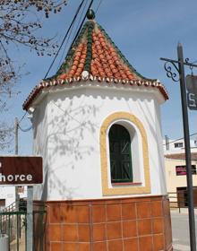 Imagen secundaria 2 - La ruta está bien señalizada con balizas de madera homologadas | Estructura del Molino Jabonero | Antes de llegar al final de la ruta, se pasa junto a esta ermita de San Antonio