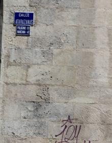 Imagen secundaria 2 - Abandono del Convento de la Trinidad. La gitana de Invader en el Palacio Episcopal. Graffiti en Atarazanas 