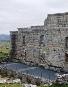 Imagen secundaria 2 - La plaza de toros, calle Santa María. Detalle de la Catedral. Acinipo, en Ronda, se encuentra en estado de abandono desde hace años por parte de la Junta.