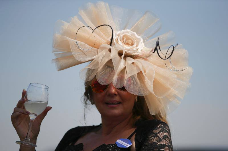 Originales sombreros, pamelas y tocados han vuelto a ser los protagonistas un año más de las carreras de caballos de Ascot, un evento que tampoco se perdieron la Reina Isabel de Inglaterra y Kate Middleton.