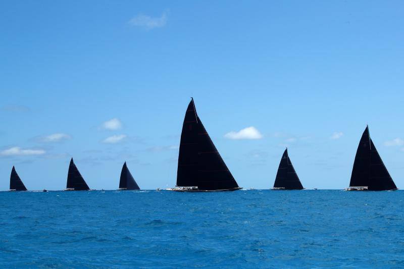 El espectáculo de la 35ª Copa América ya está en marcha en Hamilton (Bermudas). Los participantes compiten por conseguir el primer puesto en la competición más antigua de la historia del deporte.