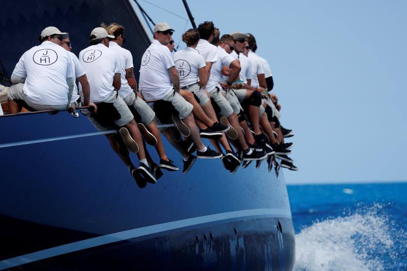 El espectáculo de la 35ª Copa América ya está en marcha en Hamilton (Bermudas). Los participantes compiten por conseguir el primer puesto en la competición más antigua de la historia del deporte.