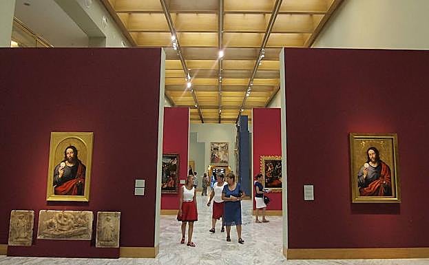 Imagen principal - Arriba, el Bellas Artes de Valencia. Abajo, a la izquierda, Sol Picó, en la salas del MNAC. A la derecha, el Bellas Artes de Asturias. 