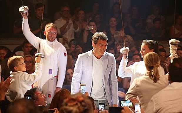 Banderas se vuelca con el teatro malagueño y marca distancia con los proyectos públicos