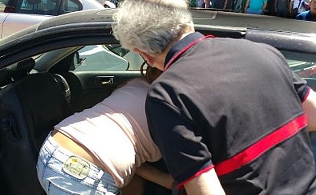 El coche se encontraba en el aparcamiento del centro comercial Málaga Nostrum (archivo). 