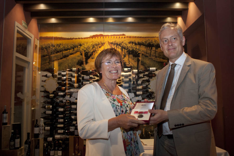 Liz Parry recibe la Medalla del Imperio Británico