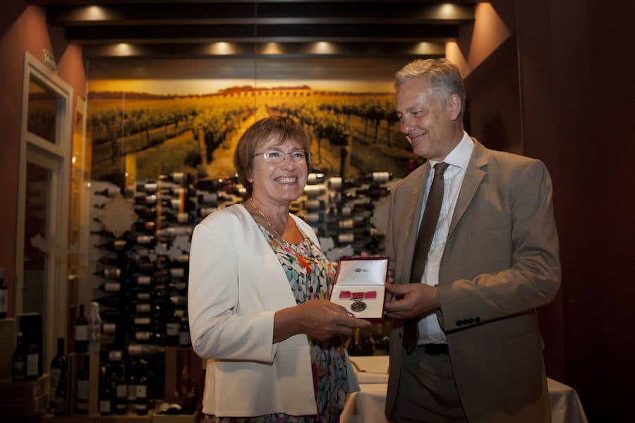 Liz Parry recibe la Medalla del Imperio Británico
