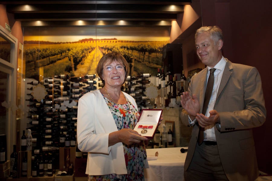Liz Parry recibe la Medalla del Imperio Británico