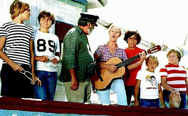 Los protagonistas de 'Verano Azul' en una secuencia rodada en la Dorada de Chanquete.