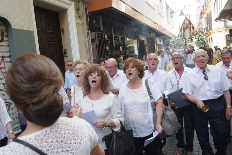 El templo acogió este domingo la primera misa tras los trabajos de reparación de su interior