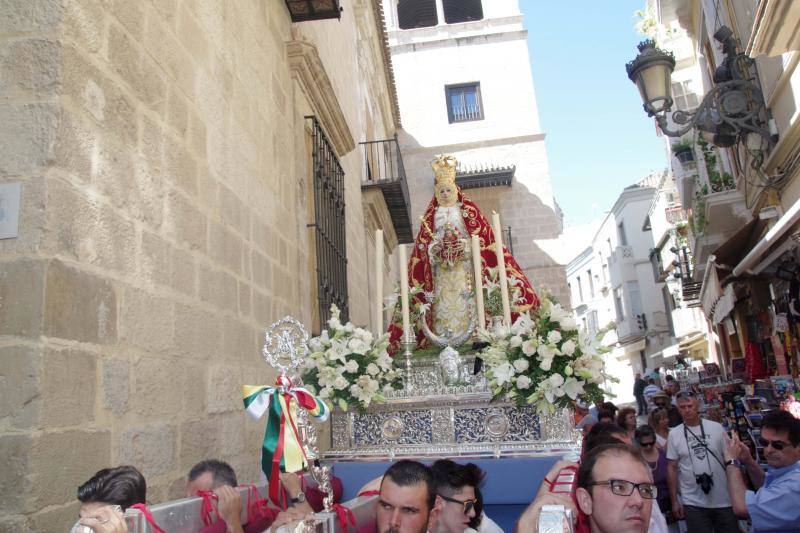 El templo acogió este domingo la primera misa tras los trabajos de reparación de su interior