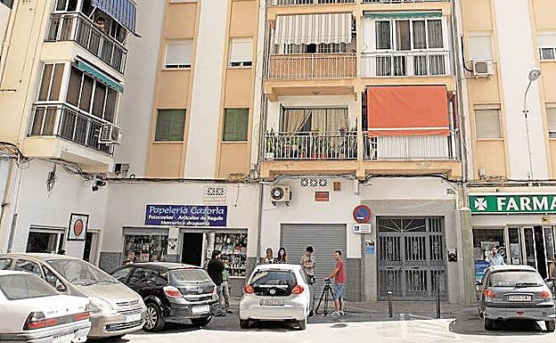 Imagen principal - David López. Fue arrestado por matar a puñaladas a su excompañera sentimental Verónica Frías en julio de 2014 en el portal de los padres de ella, situado en el distrito malagueño de Ciudad Jardín. Peter R. Berndl. La Policía Nacional lo detuvo como autor del crimen del abogado Salvador Reina, cuyo cadáver fue hallado en marzo de 2012 en el maletero de un coche aparcado junto a la estación de autobuses de Málaga. 